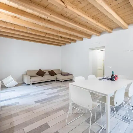Il Golfo Duplex توسكولانو ماديرنو